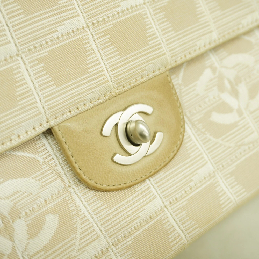 CHANEL Cream Shoulder Bag - Picture 9 of 10